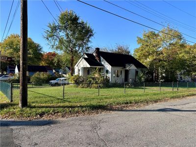 View of front of property featuring a front yard | Image 2