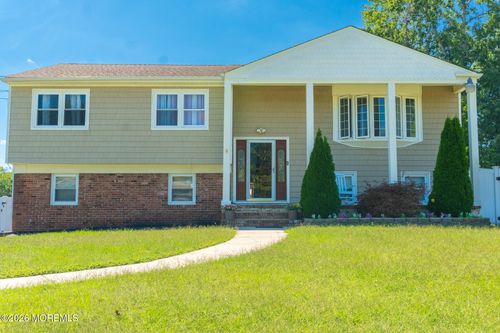 31 Kim Ln, Toms River, NJ, 08755-6318 | Card Image