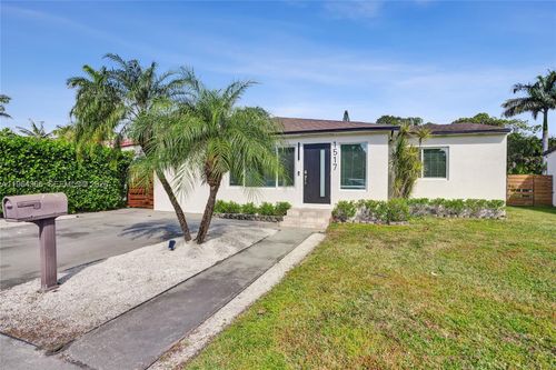 1517 Moffett St, Hollywood, FL, 33020-6518 | Card Image