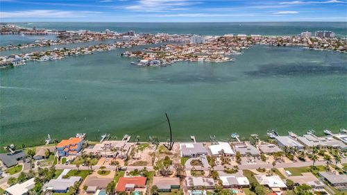 7056 S Shore Dr S, SOUTH PASADENA, FL, 33707-4605 | Card Image