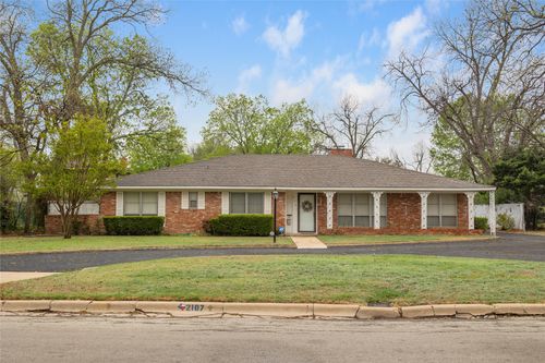 2107 Elizabeth Dr, Brownwood, TX, 76801-4812 | Card Image