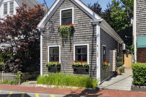 130 Commercial St, Provincetown, MA, 02657-2014 | Card Image