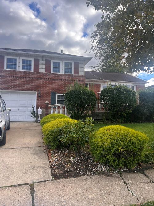 3 Tudor Rd, Hicksville, NY, 11801-5326 | Card Image