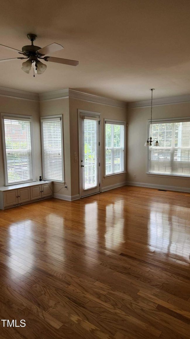 Main Level | Image 18