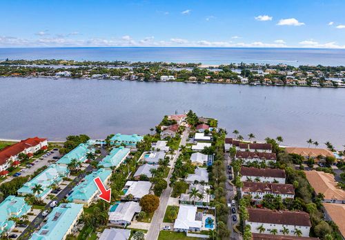 113 Park Ln E, Hypoluxo, FL, 33462-5401 | Card Image