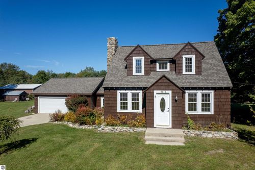 8616 Cedar Run Rd, Traverse City, MI, 49684-9428 | Card Image