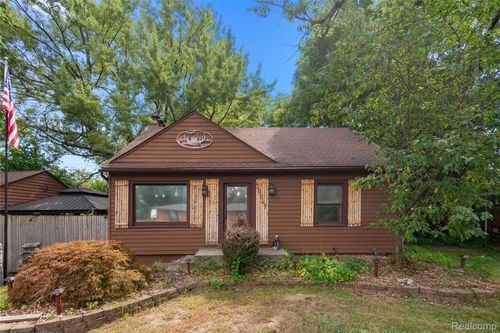 30549 Marquette St, Garden City, MI, 48135-3317 | Card Image