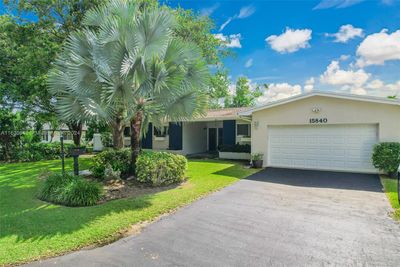 15840 Sw 84th Ave, House other with 3 bedrooms, 2 bathrooms and null parking in Palmetto Bay FL | Image 2