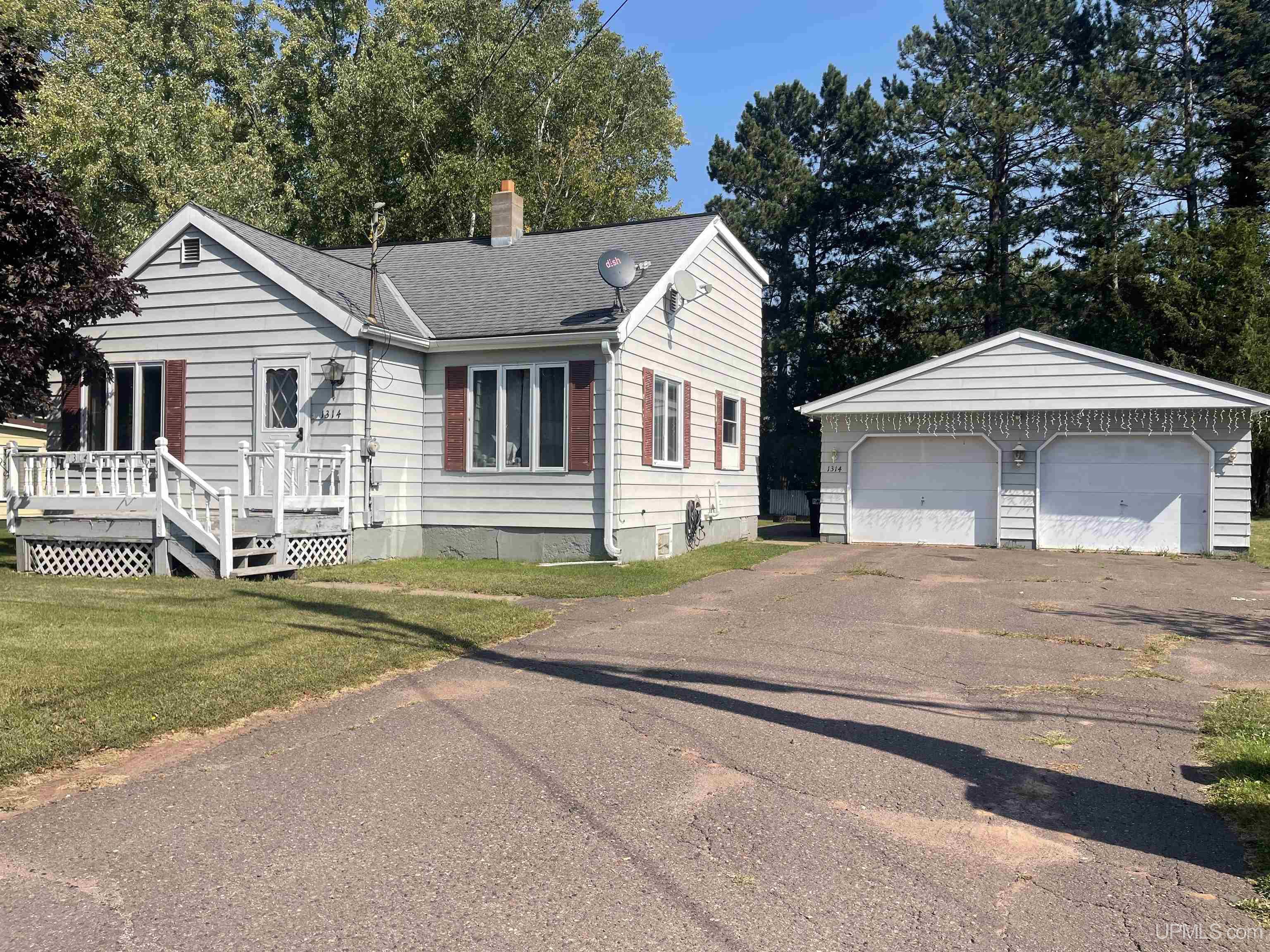 Lowell St, Ironwood, MI 49938