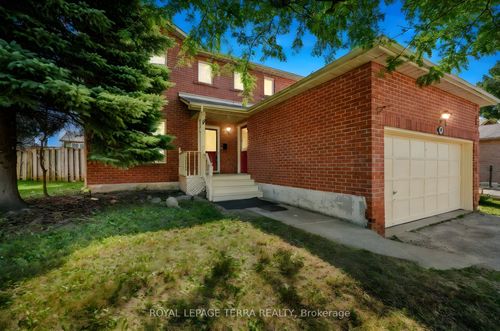 67 Livingstone St W, Barrie, ON, L4N7J2 | Card Image