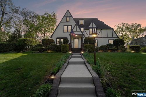 121 Goodwin Ter, Westwood, NJ, 07675-2938 | Card Image