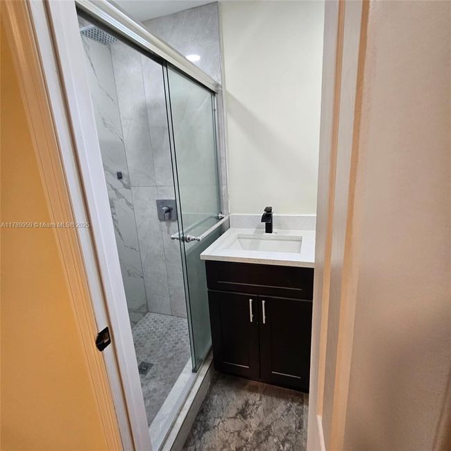 1425 Sw 33 Rd Ct, House other with 2 bedrooms, 2 bathrooms and null parking in Fort Lauderdale FL | Image 9