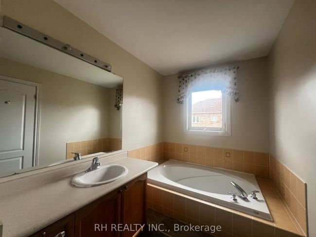 89 Park Place Dr, House attached with 3 bedrooms, 4 bathrooms and 2 parking in Markham ON | Image 9