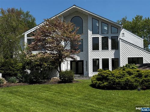 81 Greenwoods Rd, Old Tappan, NJ, 07675-7018 | Card Image