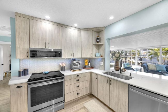 1015 Spindle Palm Way, House other with 3 bedrooms, 2 bathrooms and null parking in APOLLO BEACH FL | Image 22
