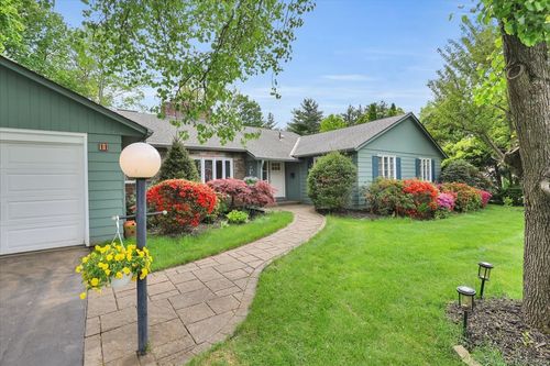 11 W Ridge Dr, West Hartford, CT, 06117-2064 | Card Image