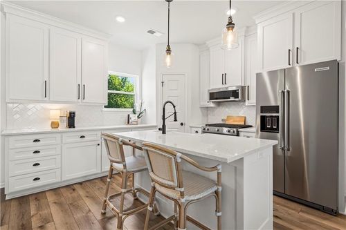 404 Ash St, Oak Grove, MO, 64075 | Card Image