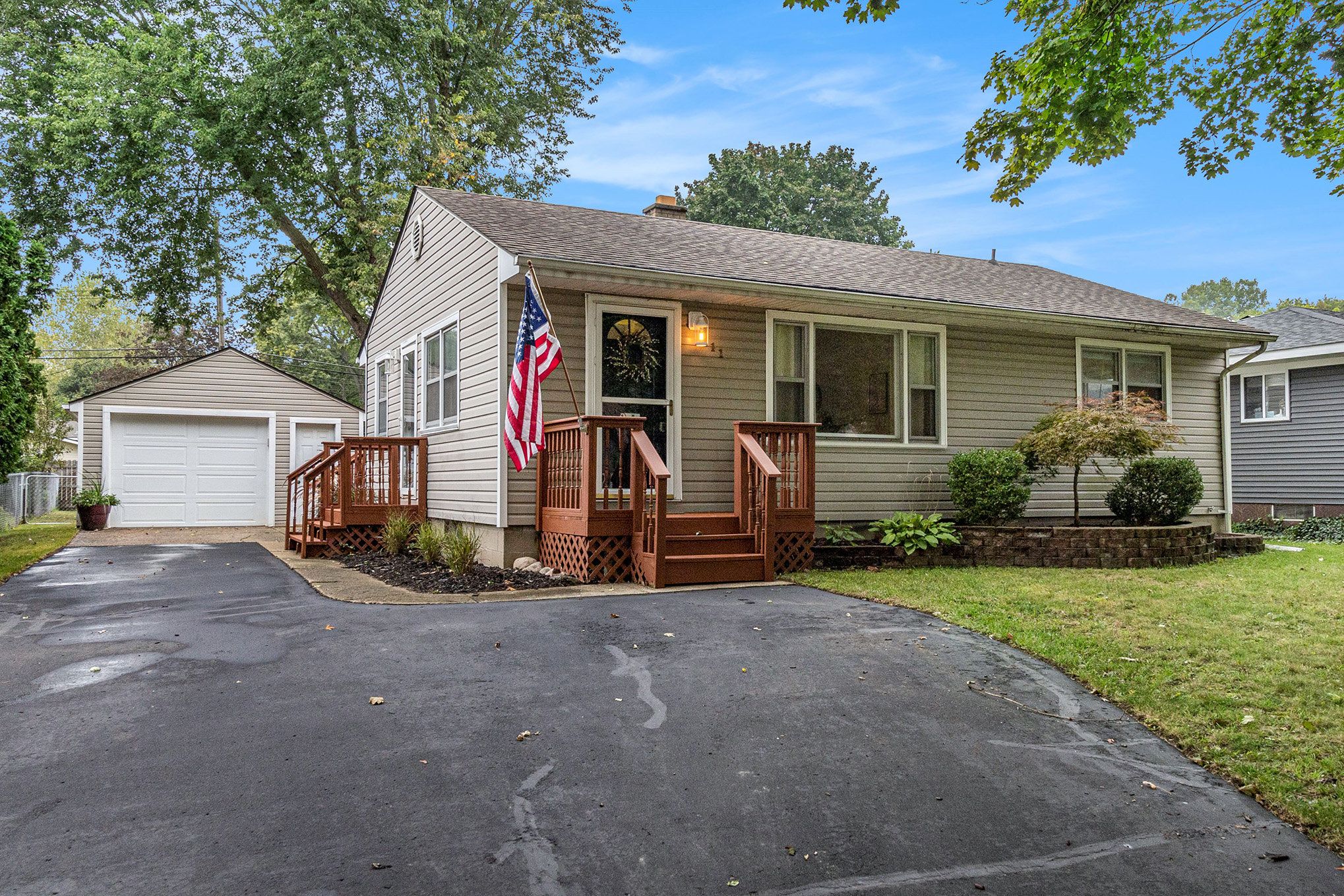 Goldner Ave, Waterford, MI 48328