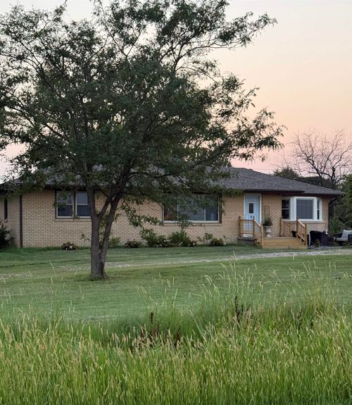 631 S Maize Rd, Wellington, KS, 67152-8362 | Card Image