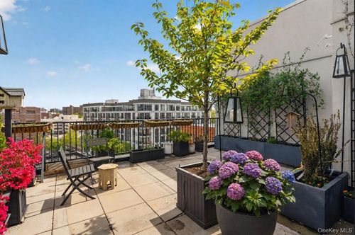 ph2-225 E 138th Street, New York, NY, 10451 | Card Image