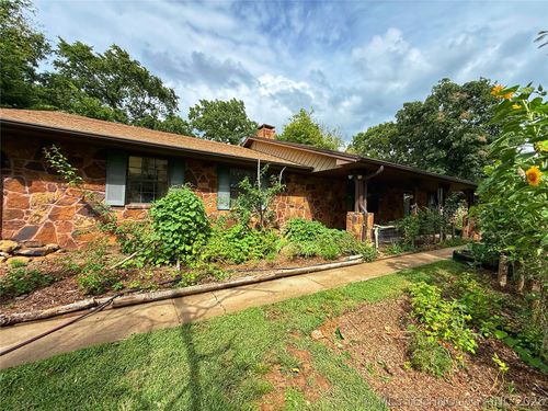 3512 Redbud Dr, Holdenville, OK, 74848-9494 | Card Image