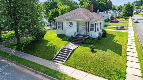 326 Brunswick St, House with 2 bedrooms, 2 bathrooms and null parking in Truro NS | Card Image