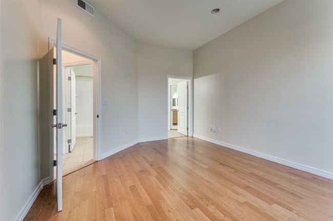 Your master suite is a study in tranquility and luxury. Oversized windows continue the theme of spectacular vistas. | Image 29