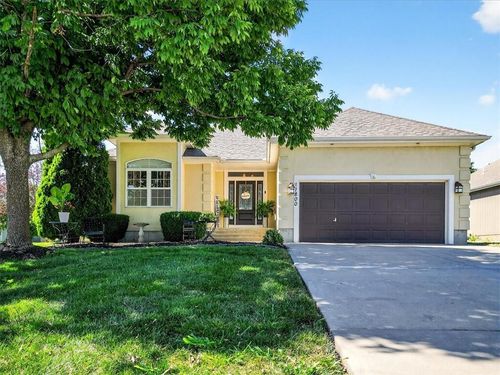 1800 Meadowlark Ct, Raymore, MO, 64083-8198 | Card Image