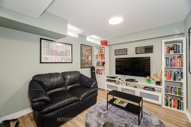 8 Sheardown Dr, House attached with 3 bedrooms, 3 bathrooms and 1 parking in Nobleton ON | Image 35