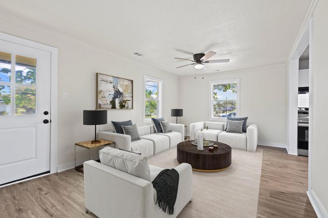 900 W Coffin St, House other with 3 bedrooms, 1 bathrooms and null parking in Denison TX | Image 4