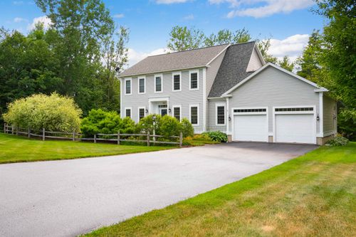 900 Ledgewood Dr, Williston, VT, 05495-4425 | Card Image