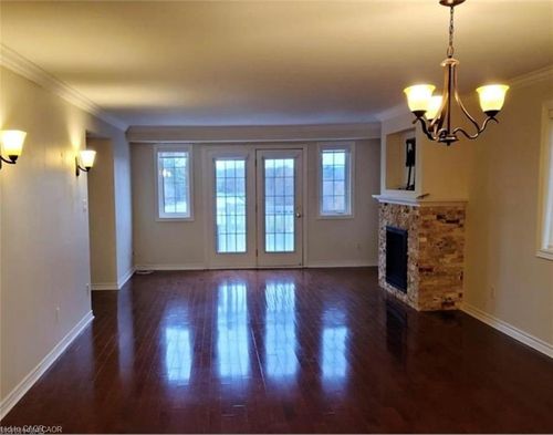 520 Silken Laumann Dr, Newmarket, ON, L3X2S7 | Card Image