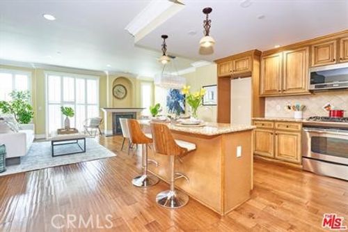 apt-303-412 S Wilton Pl, Los Angeles, CA, 90020-4586 | Card Image