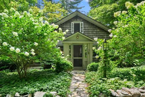 6 Old Mailcoach Rd, Redding, CT, 06896-2308 | Card Image