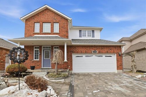 640 Munich Cir, Waterloo, ON, N2V2L6 | Card Image