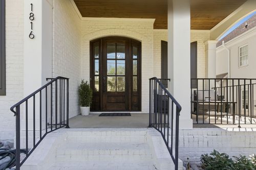 1816 10th Ave S, Nashville, TN, 37203-5477 | Card Image