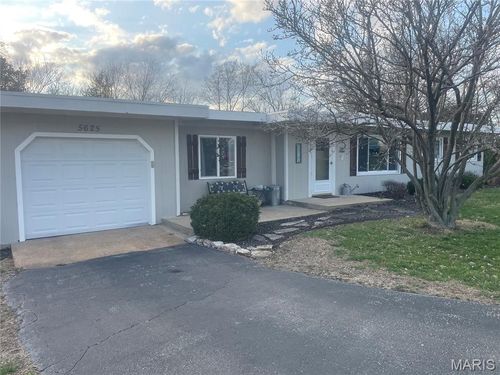 5625 Circle Dr, High Ridge, MO, 63049-3122 | Card Image