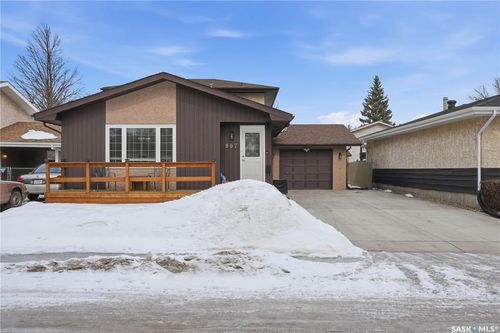 807 N Samuels Cres, Regina, SK, S4X2L4 | Card Image
