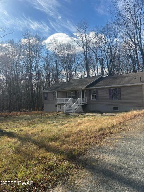 114 Running Deer Dr, Greentown, PA, 18426-4822 | Card Image