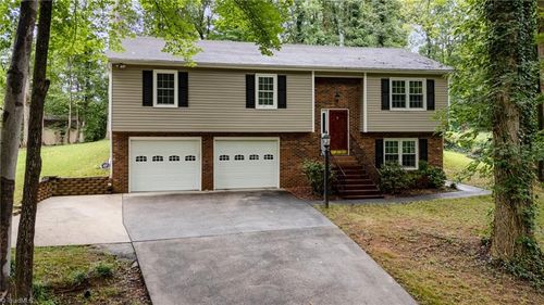 437 Valleymeade Dr, Kernersville, NC, 27284-8053 | Card Image