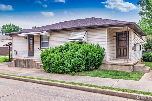 211 10th St, Crystal City, MO, 63019-1220 | Card Image