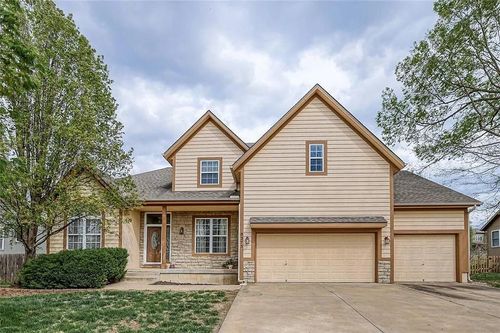 8375 Timber Trails Dr, De Soto, KS, 66018-7109 | Card Image