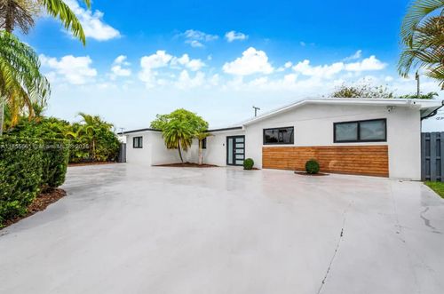 9426 Caribbean Blvd, Cutler Bay, FL, 33189-1514 | Card Image