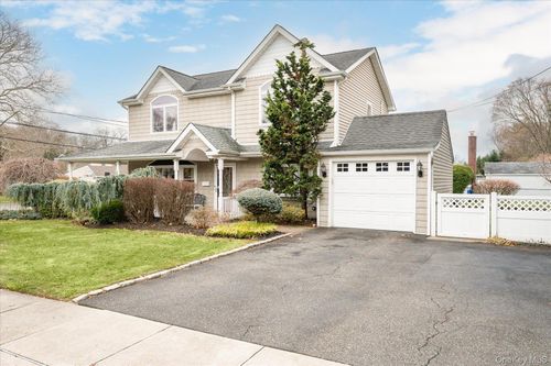 8 Hillside Ln, Syosset, NY, 11791-4109 | Card Image