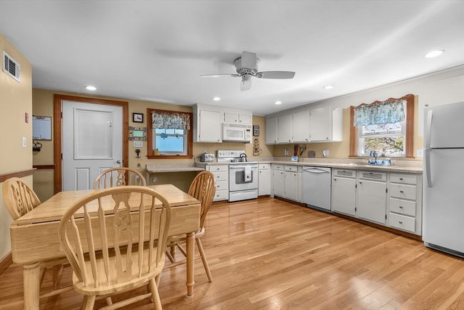 6 Garden St, House other with 3 bedrooms, 2 bathrooms and 3 parking in Woburn MA | Image 7