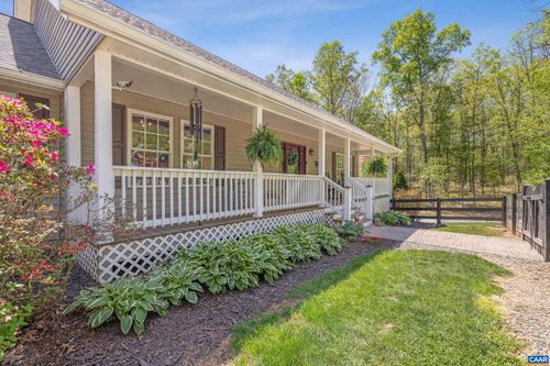 1070 Loving Rd, Zion Crossroads, VA, 22942-6817 | Card Image