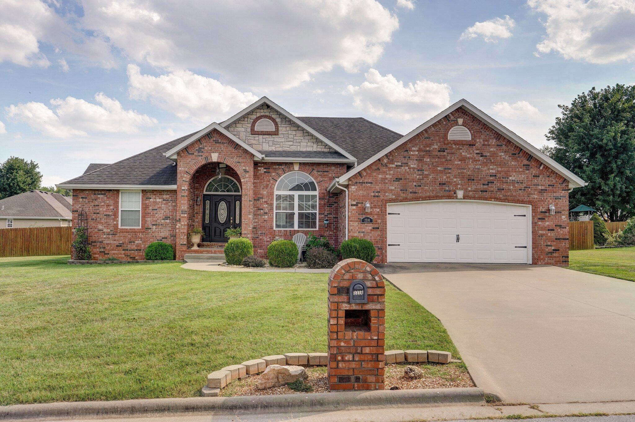 Grandview St, Springfield, MO 65803