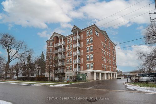 401-35 Hunt Ave, Richmond Hill, ON, L4C4H1 | Card Image