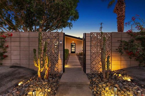 565 W Yorba Rd, Palm Springs, CA, 92262-1967 | Card Image