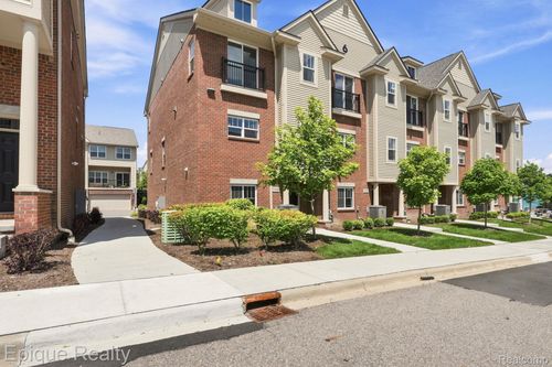 31-25549 Grandview Ln, Novi, MI, 48375-1865 | Card Image